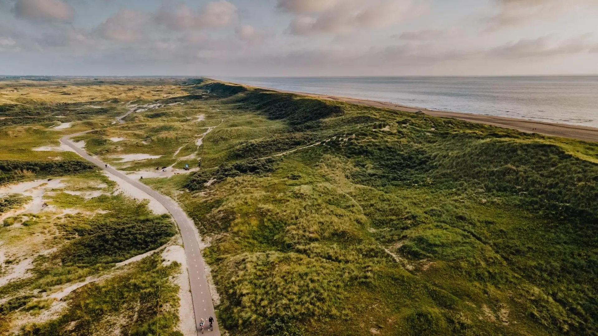 Studio Tara At The Beach With Private Parking Zandvoort Apartment