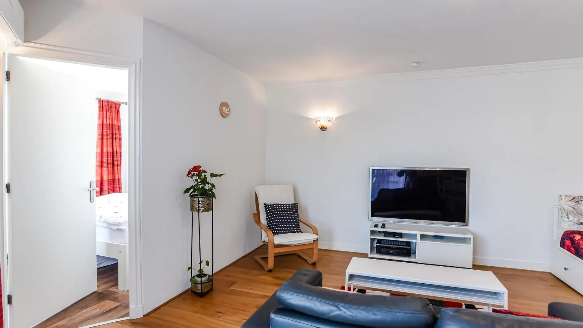 Apartment Studio Tara At The Beach With Private Parking Zandvoort